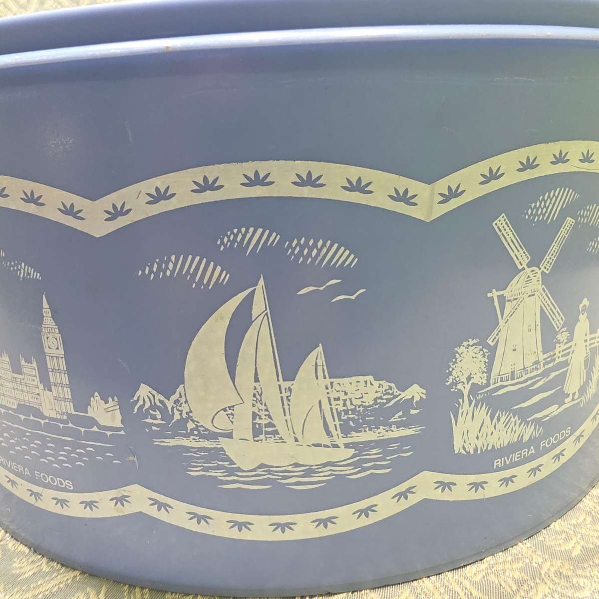 RIVIERA FOODS  BISCUIT CONTAINER