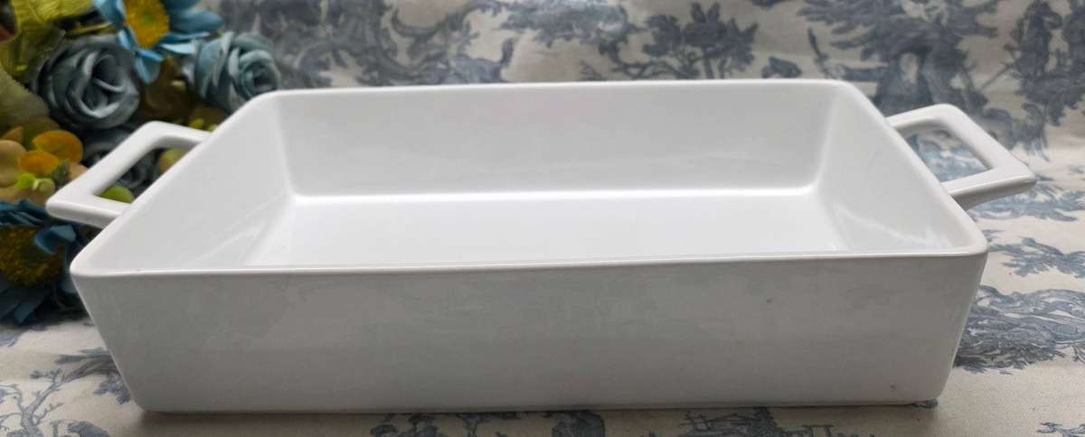 Large Woolworths porcelain baking dish | 01 |