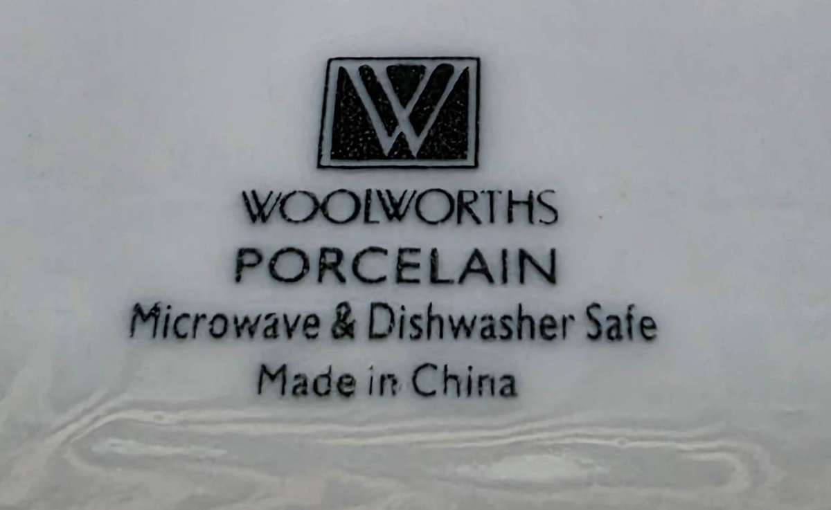 Large Woolworths porcelain baking dish | 01 |