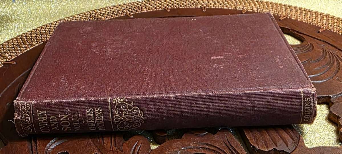 SET OF VINTAGE BOOKS | DECOR | READING |