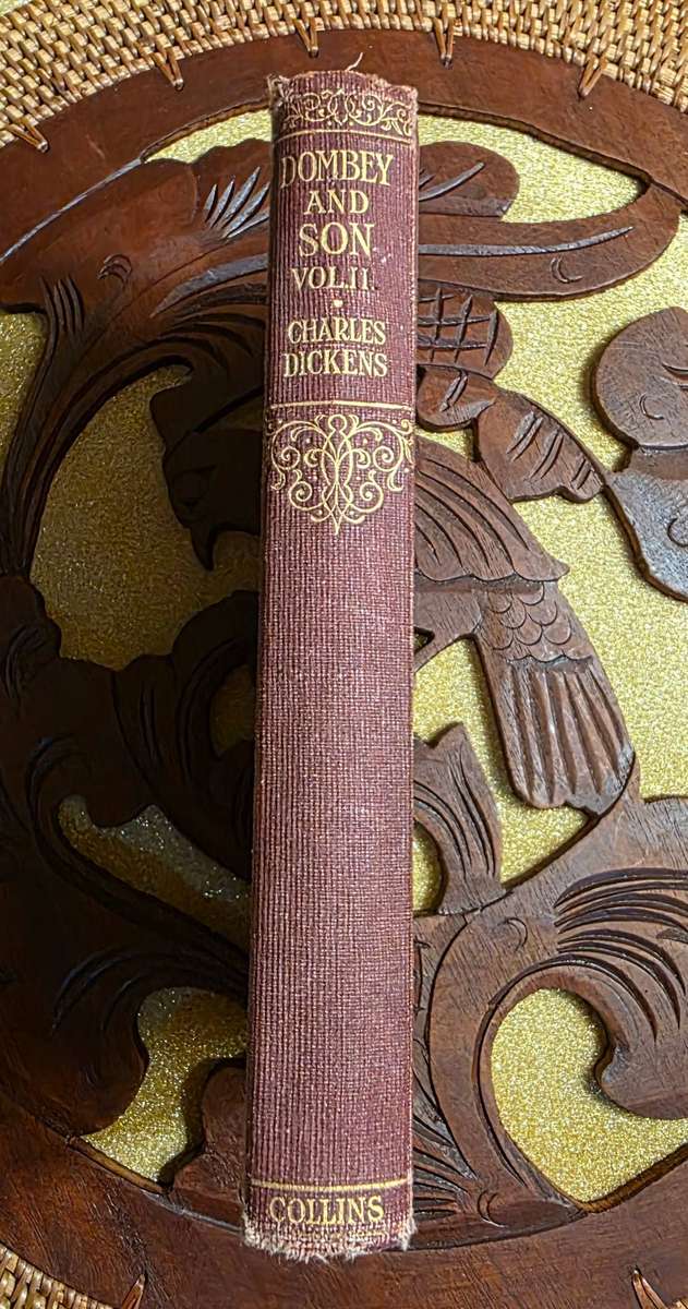 SET OF VINTAGE BOOKS | DECOR | READING |