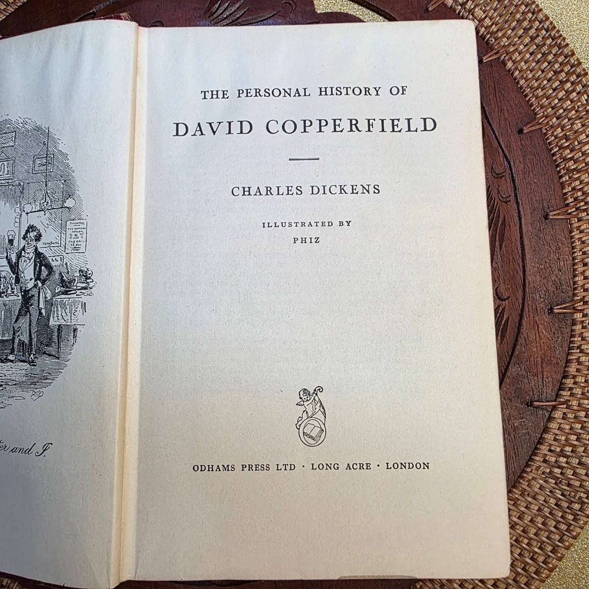 SET OF VINTAGE BOOKS | DECOR | READING |