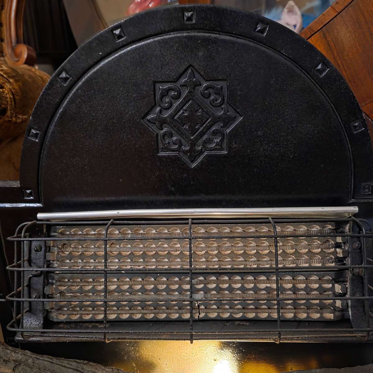 A STUNNING 1945 BELLING & Co Ltd MEDIEVIL STYLE ELECTRIC FIRE PLACE, WORKING! ABSOLUTELY AWESOME!