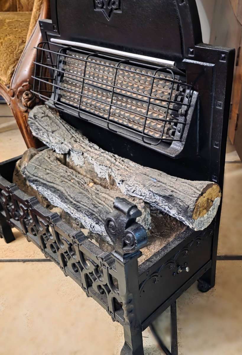 A STUNNING 1945 BELLING & Co Ltd MEDIEVIL STYLE ELECTRIC FIRE PLACE, WORKING! ABSOLUTELY AWESOME!