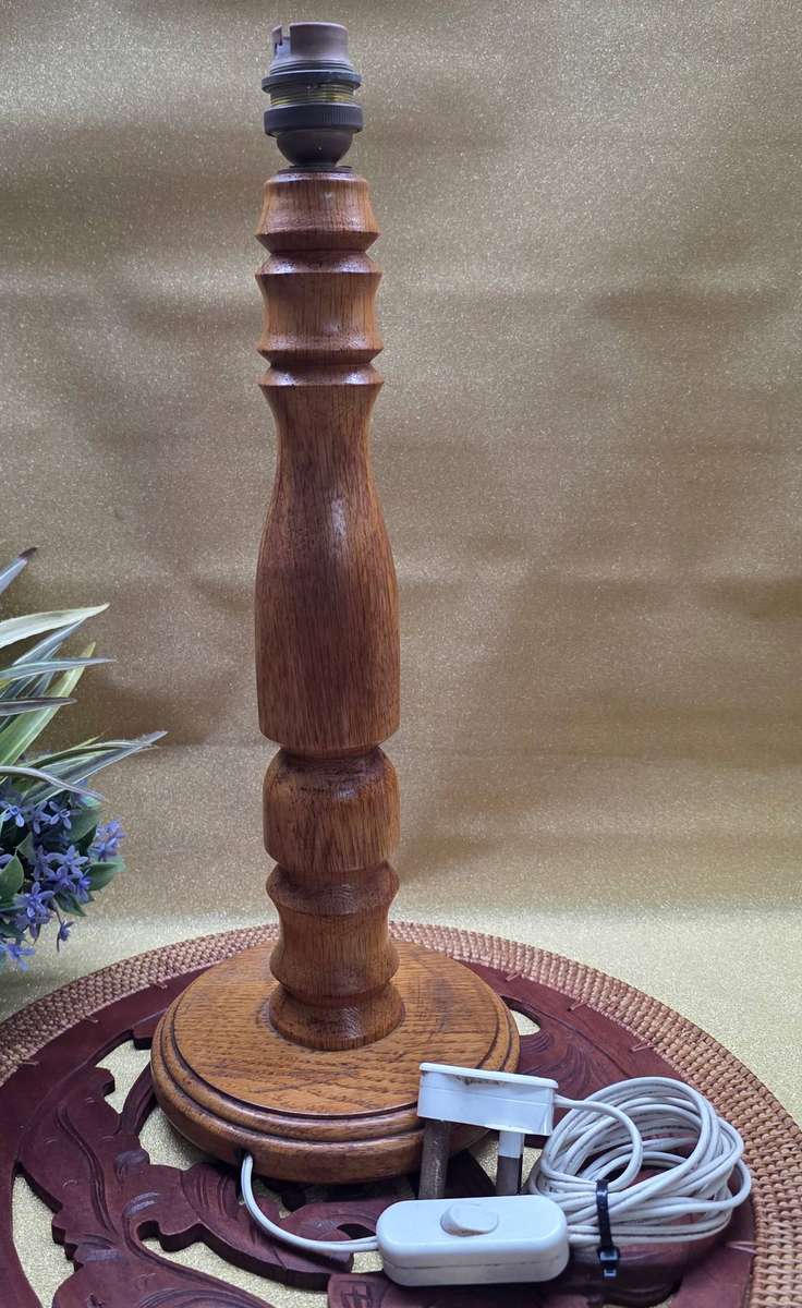 WOODEN TABLE LAMP