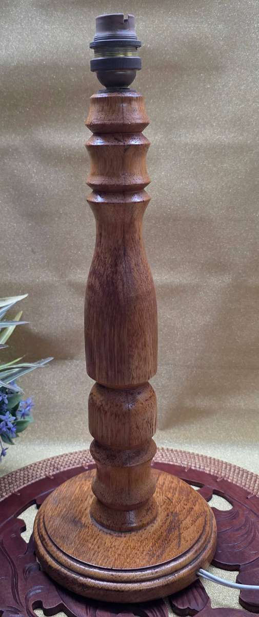 WOODEN TABLE LAMP