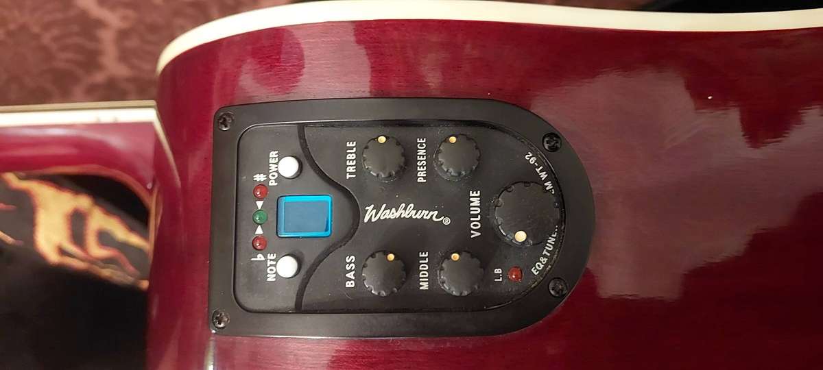 Washburn D10sce Heritage 10 Series Dreadnought Cutaway Acoustic/Electric Guitar