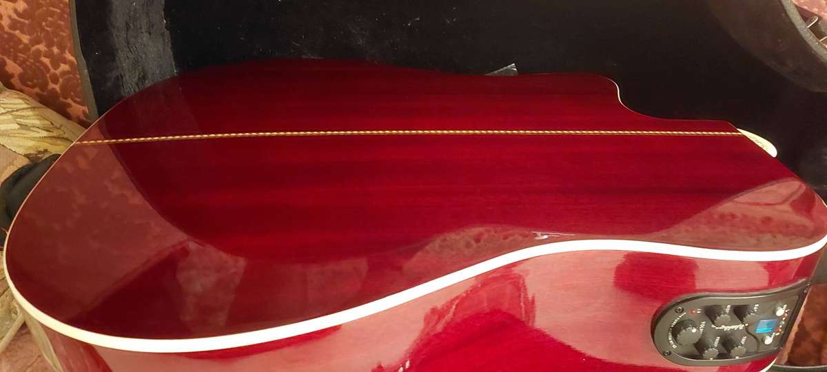 Washburn D10sce Heritage 10 Series Dreadnought Cutaway Acoustic/Electric Guitar