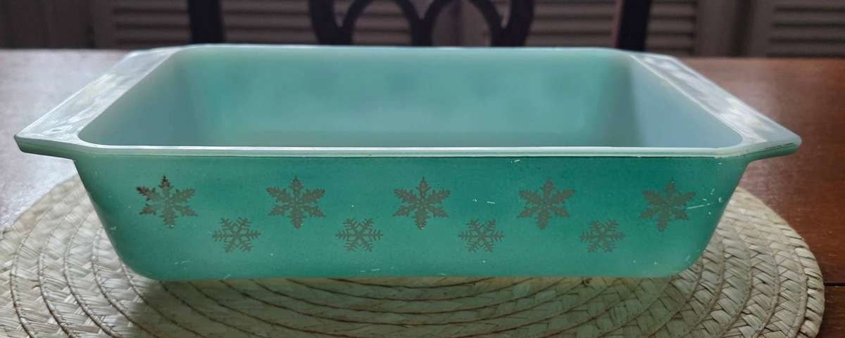 Pyrex Vintage Turquoise Snowflake Casserole Dish