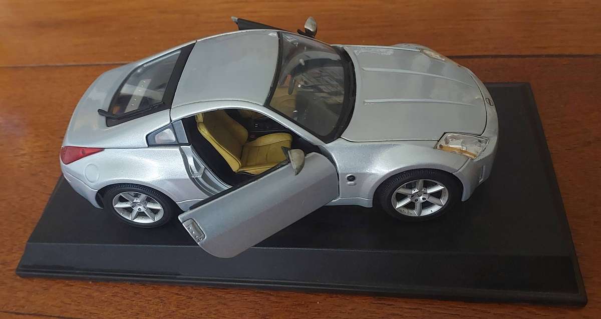 Nissan z350 scale 1:18 model car