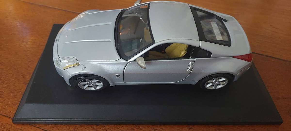 Nissan z350 scale 1:18 model car