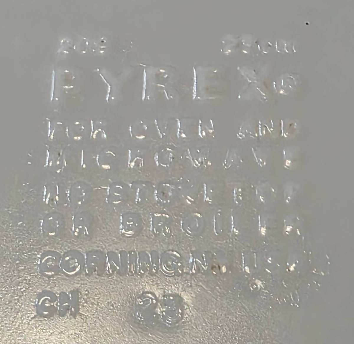 PYRED MILK GLASS PIE BOWL | USA | CORNING |