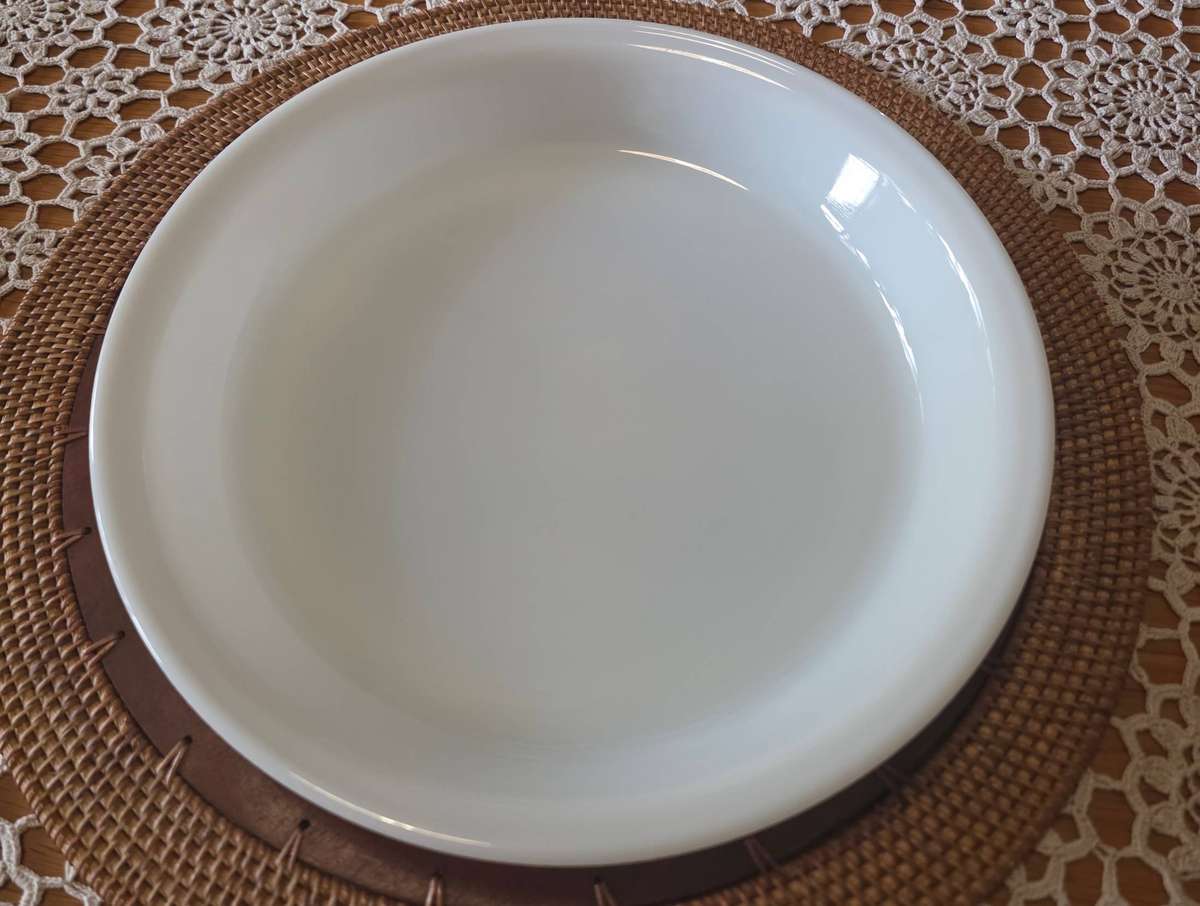 PYRED MILK GLASS PIE BOWL | USA | CORNING |