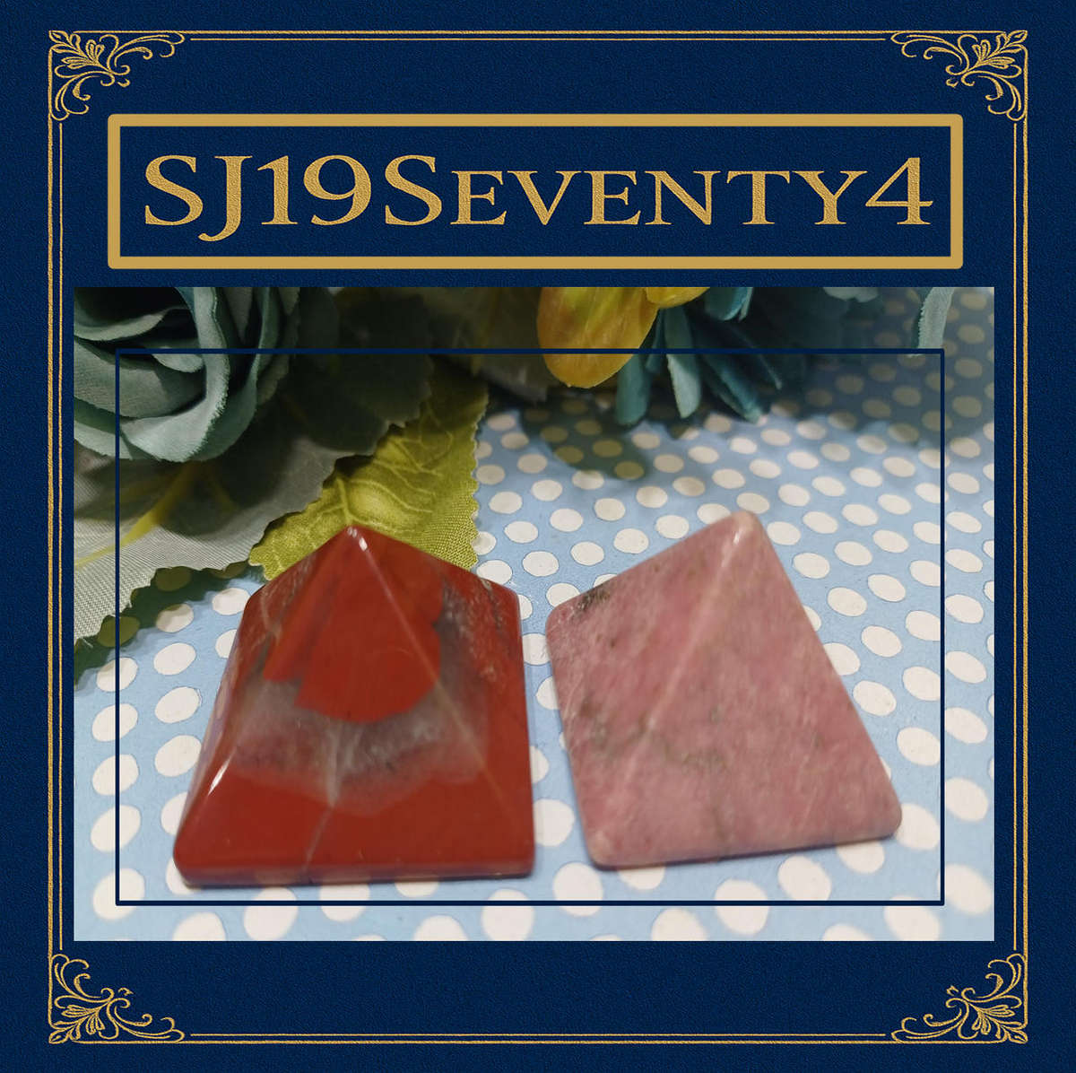 Set of Two Crystal Pyramids  (3 x 3 x 2.5 cm each) | 34 |