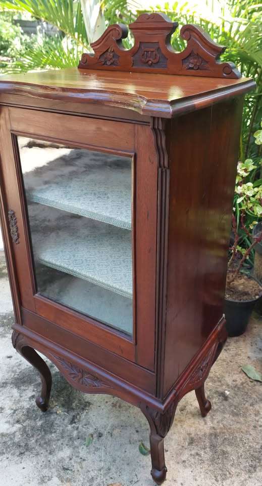 Late 1800s display cabinet
