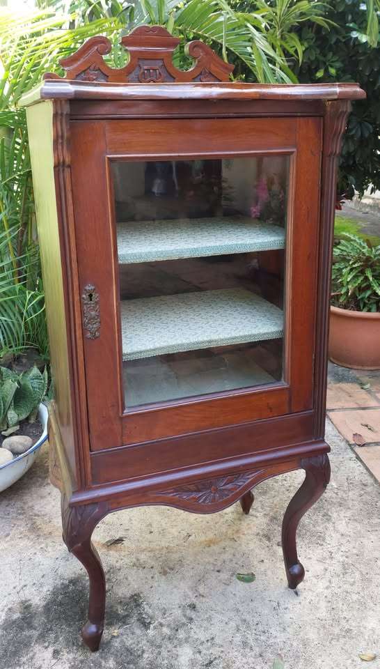 Late 1800s display cabinet