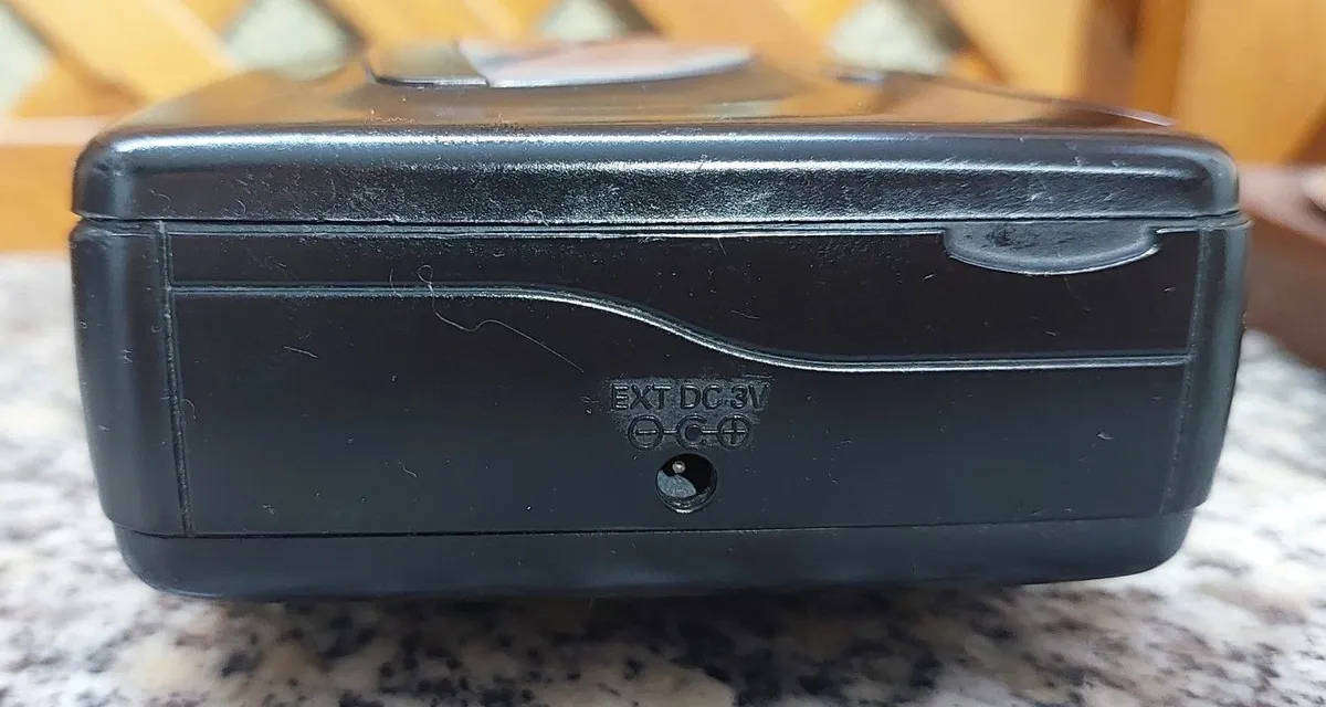 Sanyo VIP-30 Walkman Cassette Player