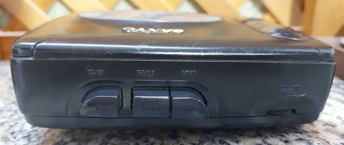 Sanyo VIP-30 Walkman Cassette Player