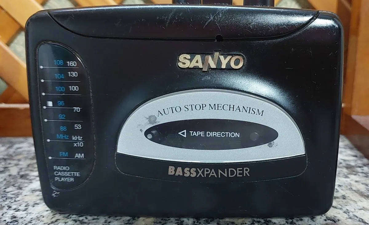 Sanyo VIP-30 Walkman Cassette Player