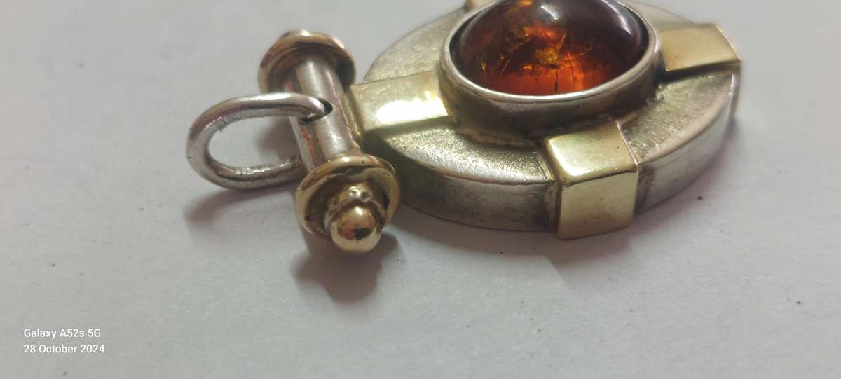 Amazing vintage sterling silver, 9ct gold & amber pendant 8.0g