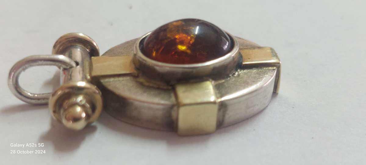 Amazing vintage sterling silver, 9ct gold & amber pendant 8.0g