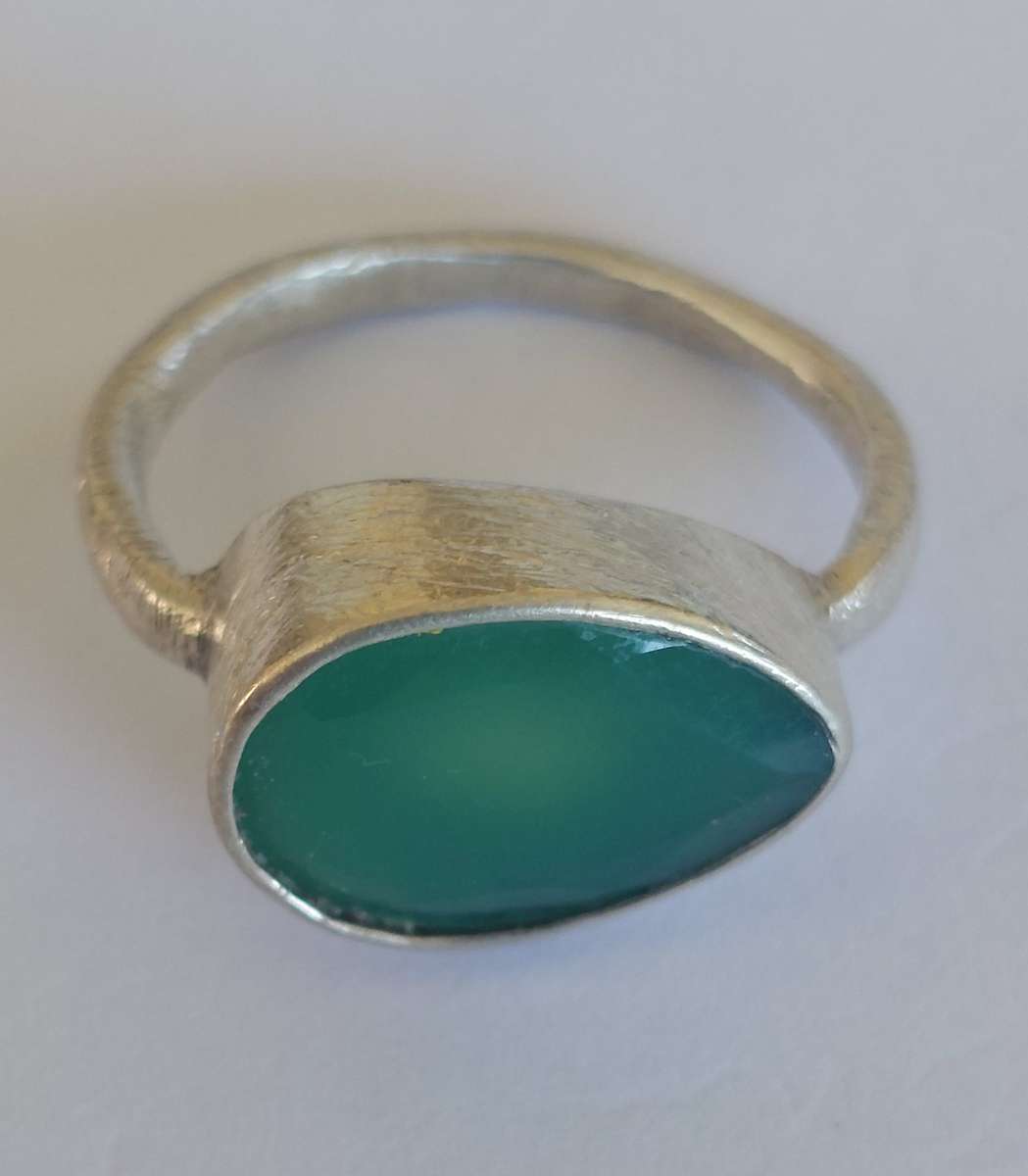 Lovely vintage sterling silver Jade ring 4.6g