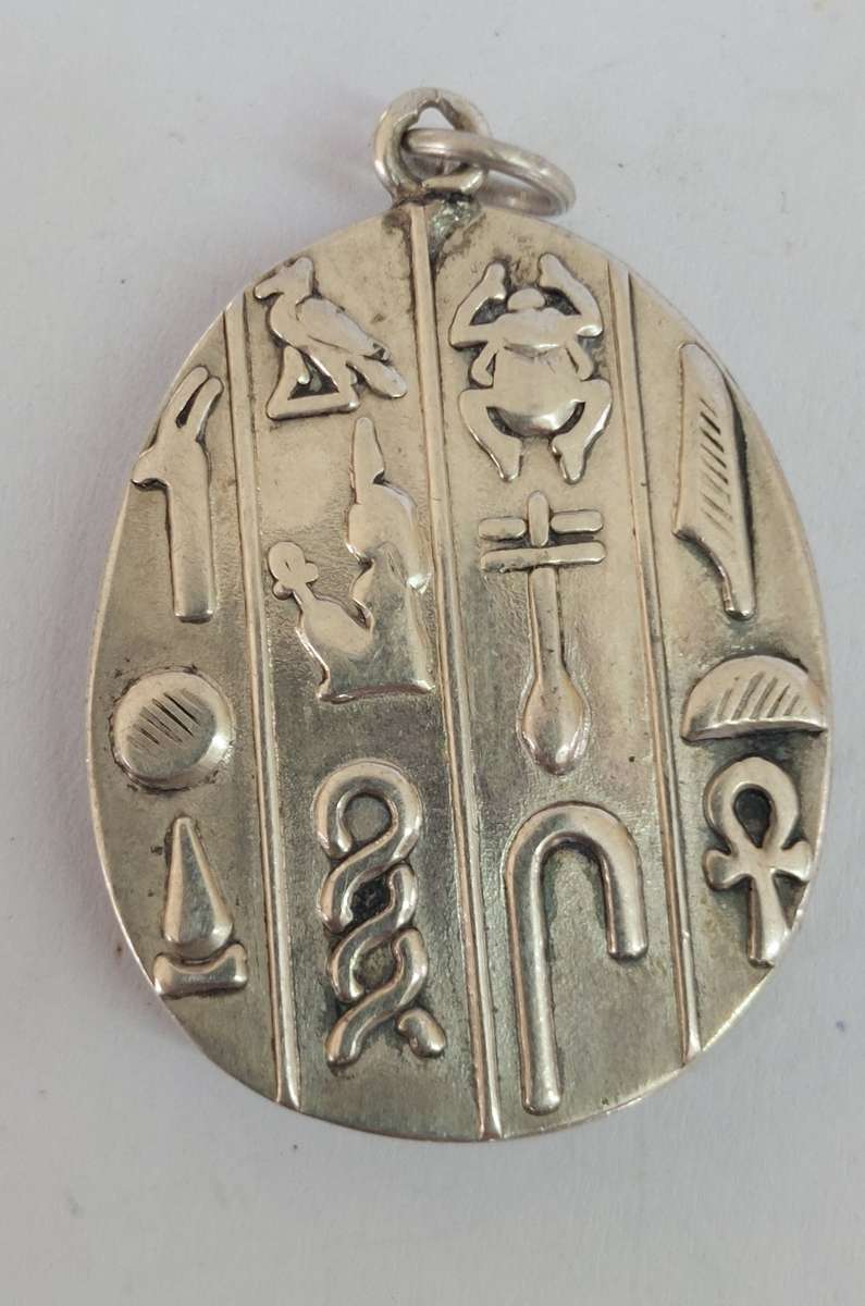 Exquisite vintage Egyptian sterling silver scarab pendant 4.3g