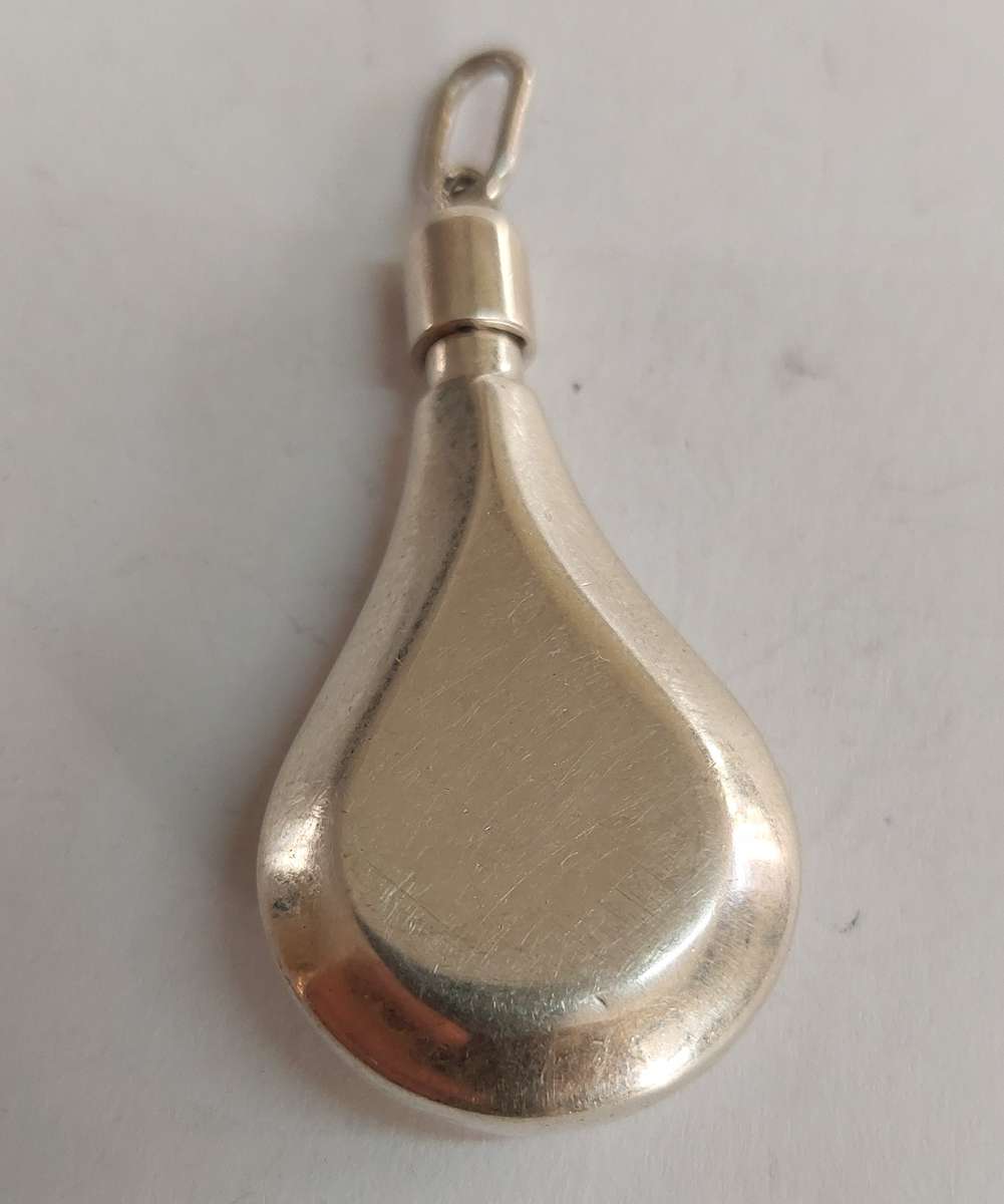 Rare!! Vintage sterling silver perfume/poison bottle pendant 12.1g value R1500