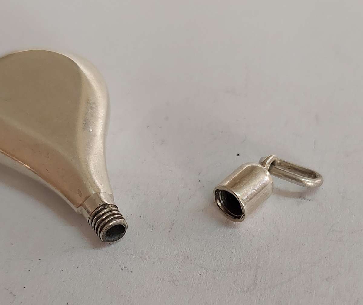 Rare!! Vintage sterling silver perfume/poison bottle pendant 12.1g value R1500