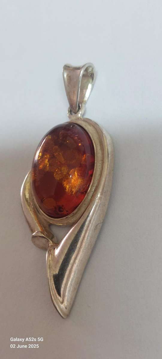 Stunning hallmarked Polish silver Baltic amber pendant 5.8g