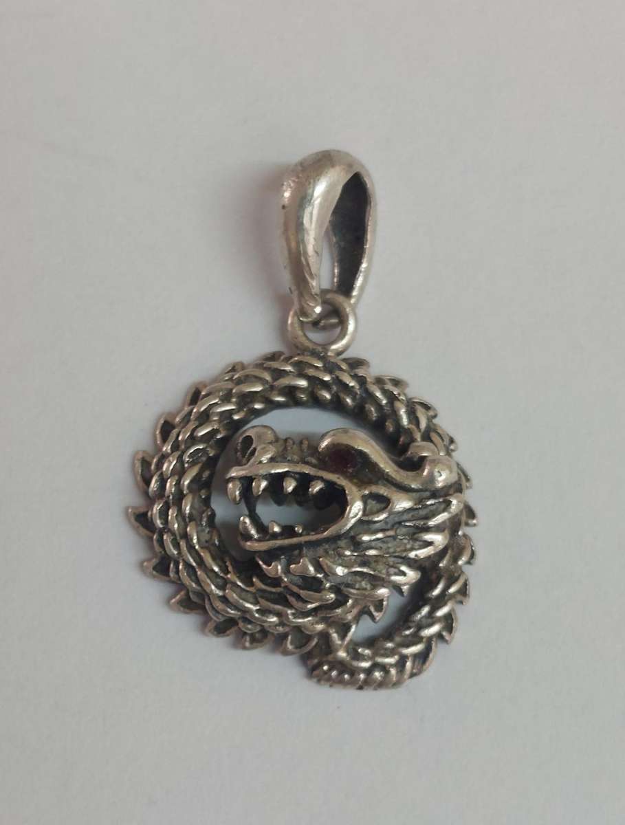 Exceptional vintage sterling silver Chinese dragon pendant 4.6g