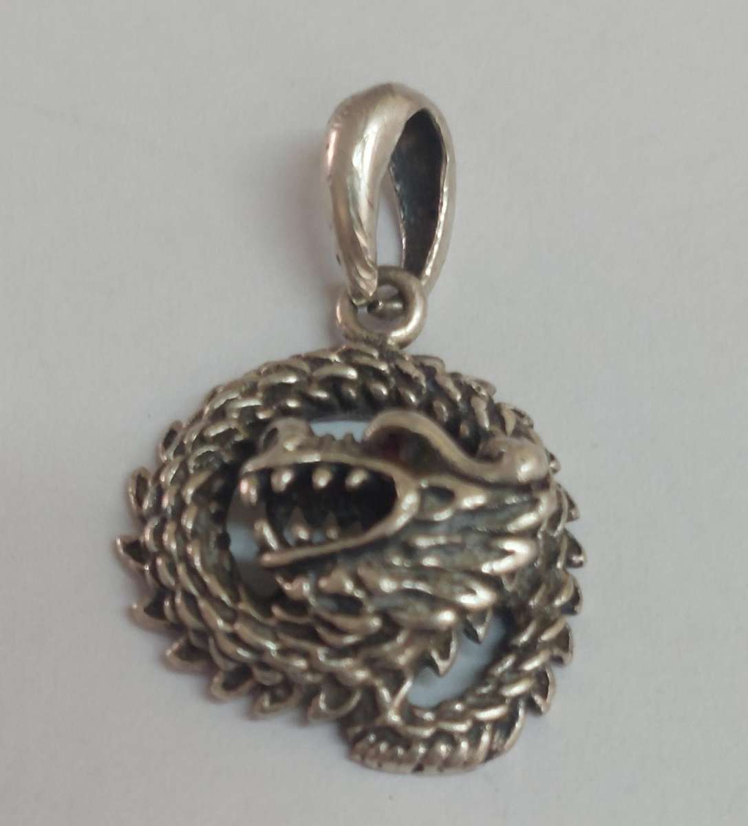Exceptional vintage sterling silver Chinese dragon pendant 4.6g