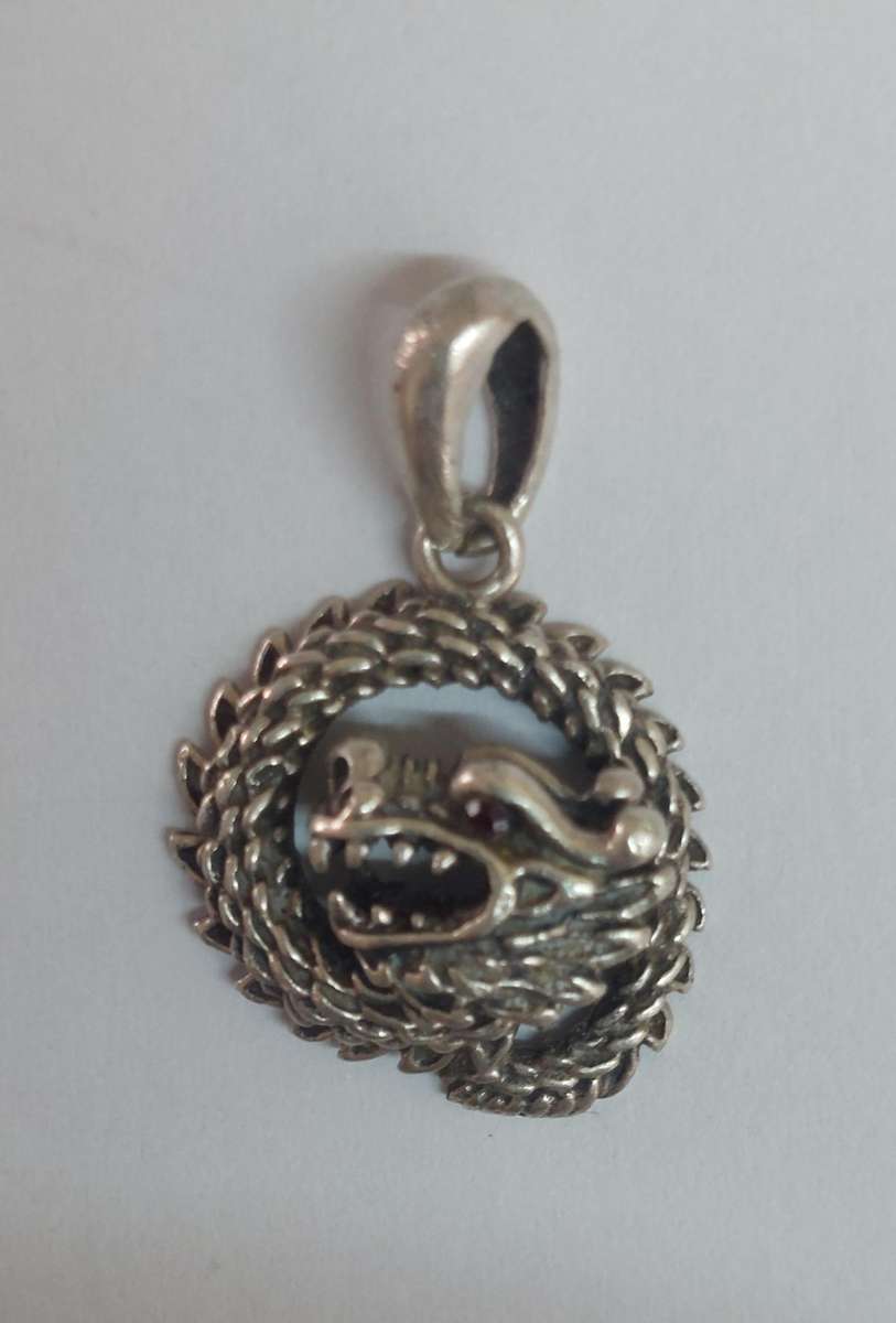 Exceptional vintage sterling silver Chinese dragon pendant 4.6g