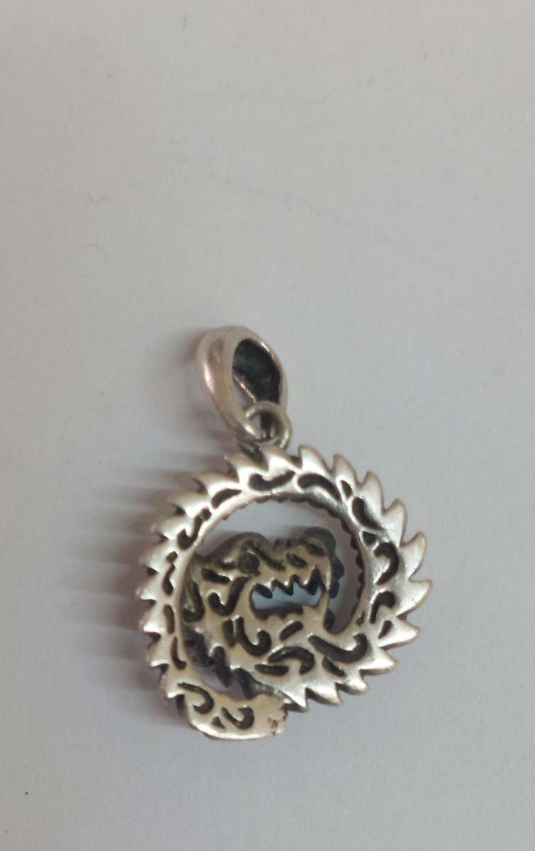 Exceptional vintage sterling silver Chinese dragon pendant 4.6g