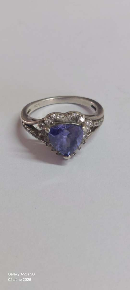 Exquisite sterling silver trillion cut tanzanite & cz ring 3.6mm