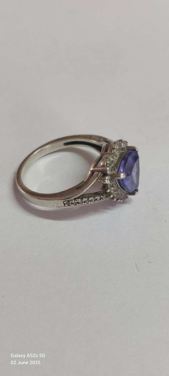 Exquisite sterling silver trillion cut tanzanite & cz ring 3.6mm