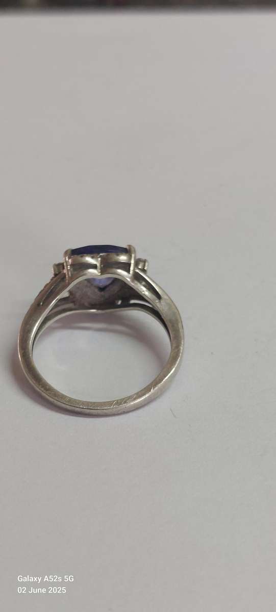 Exquisite sterling silver trillion cut tanzanite & cz ring 3.6mm