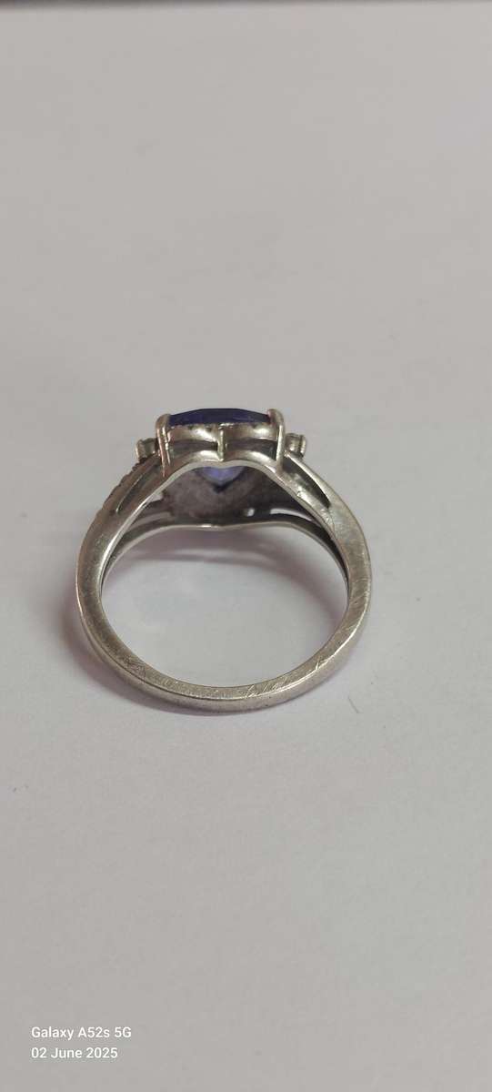 Exquisite sterling silver trillion cut tanzanite & cz ring 3.6mm