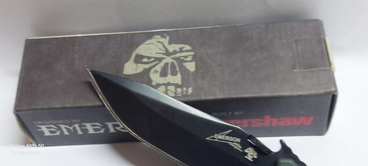 Kershaw Emerson 60740 Blk knife with box and papers unused like new!! Value R1300