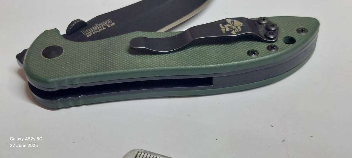 Kershaw Emerson 60740 Blk knife with box and papers unused like new!! Value R1300