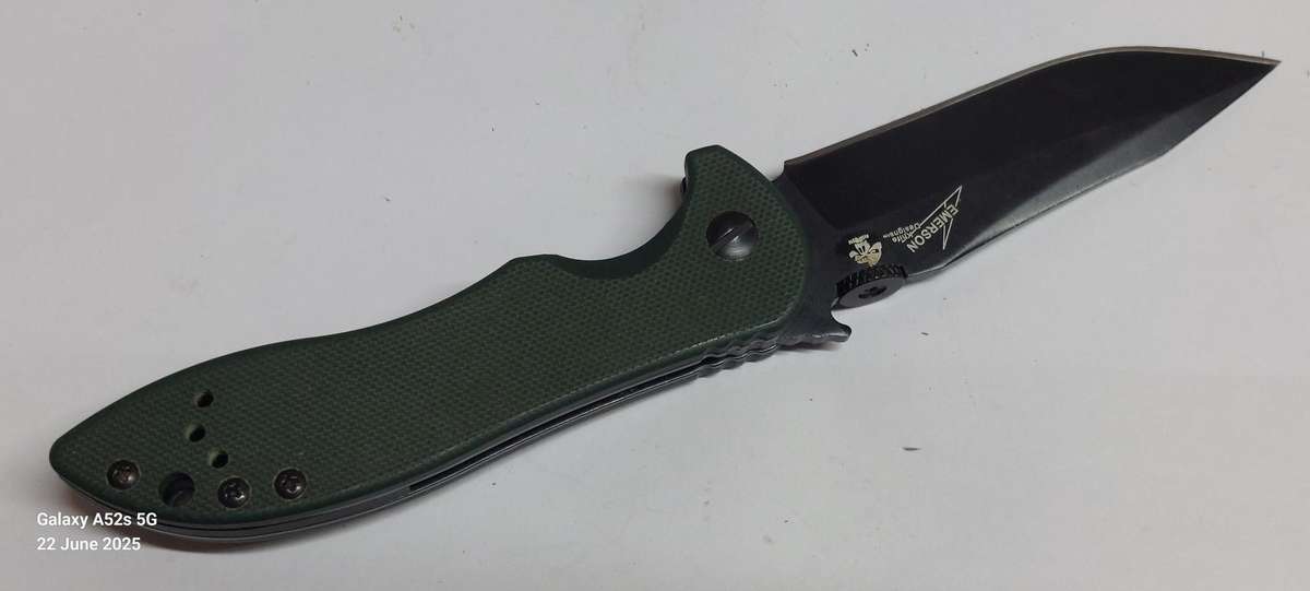 Kershaw Emerson 60740 Blk knife with box and papers unused like new!! Value R1300