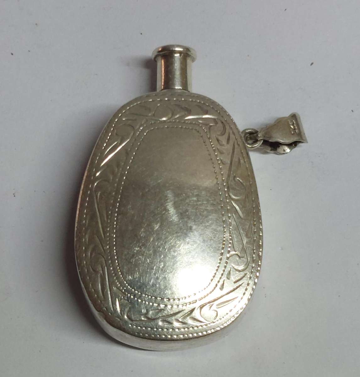 Gorgeous vintage sterling silver perfume bottle pendant 10.1g