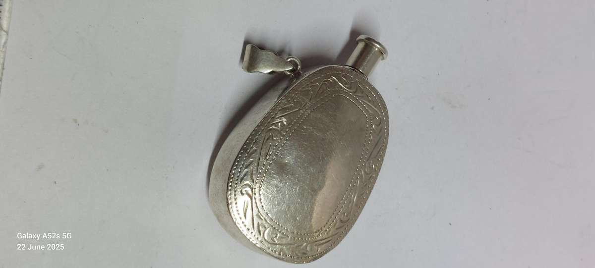 Gorgeous vintage sterling silver perfume bottle pendant 10.1g