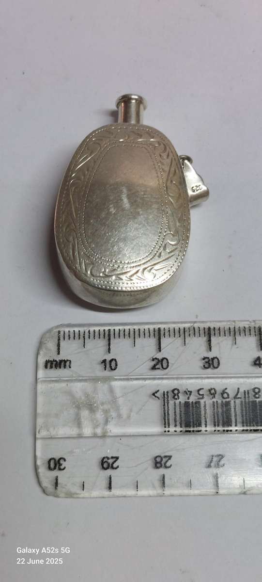 Gorgeous vintage sterling silver perfume bottle pendant 10.1g