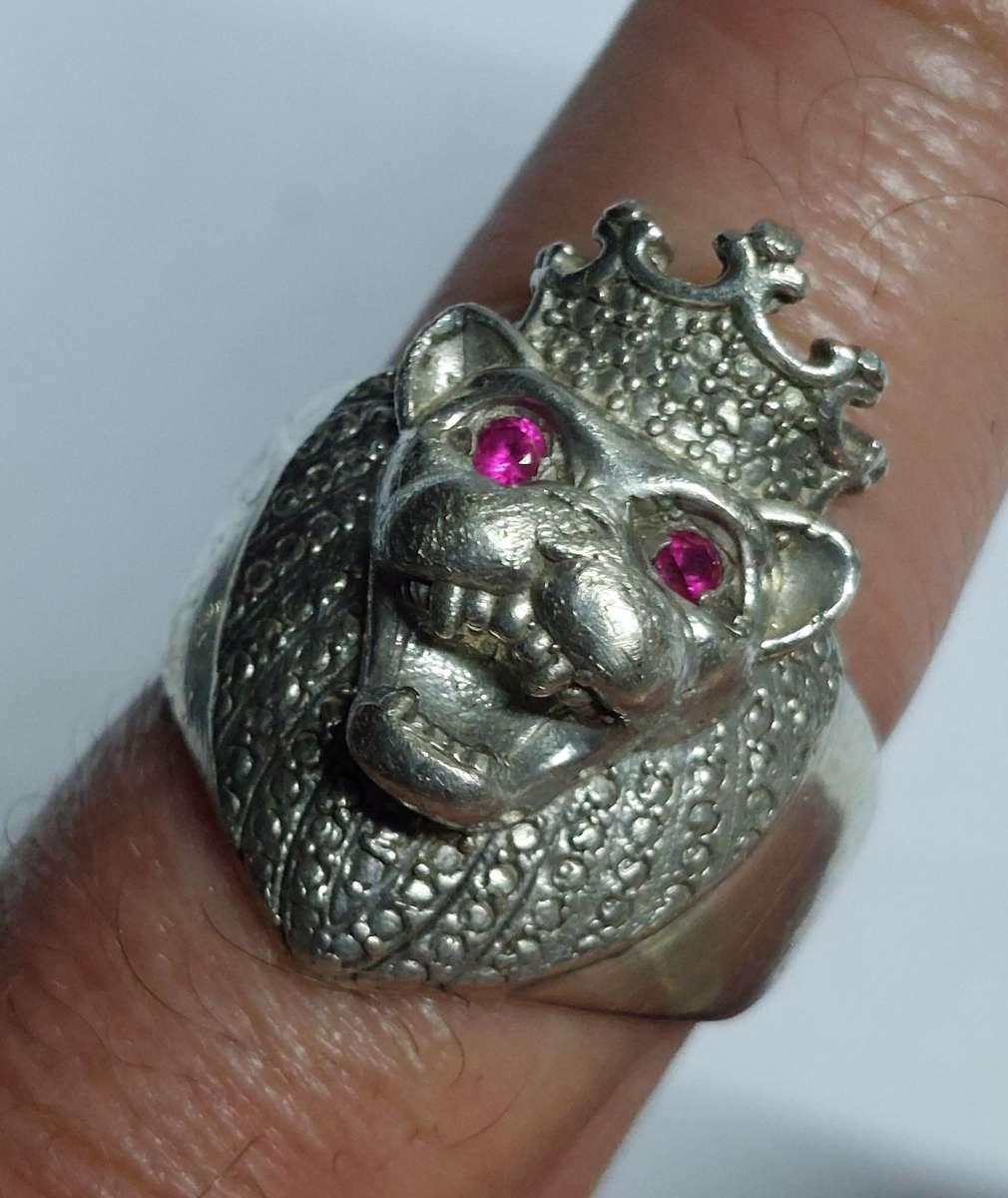 Wow! Vintage sterling silver lion ring with ruby eyes 8.7g