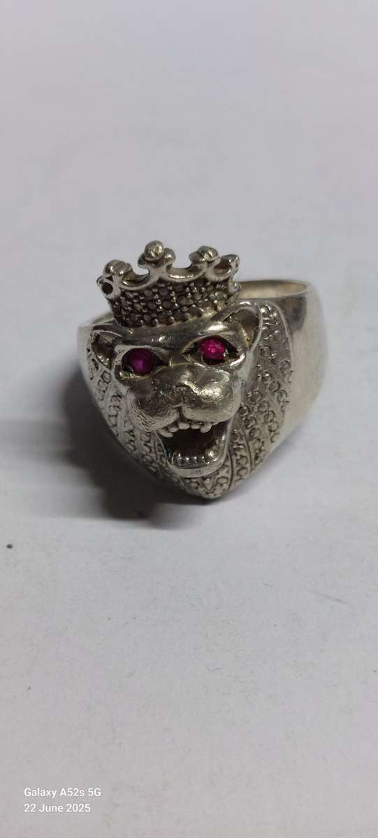 Wow! Vintage sterling silver lion ring with ruby eyes 8.7g