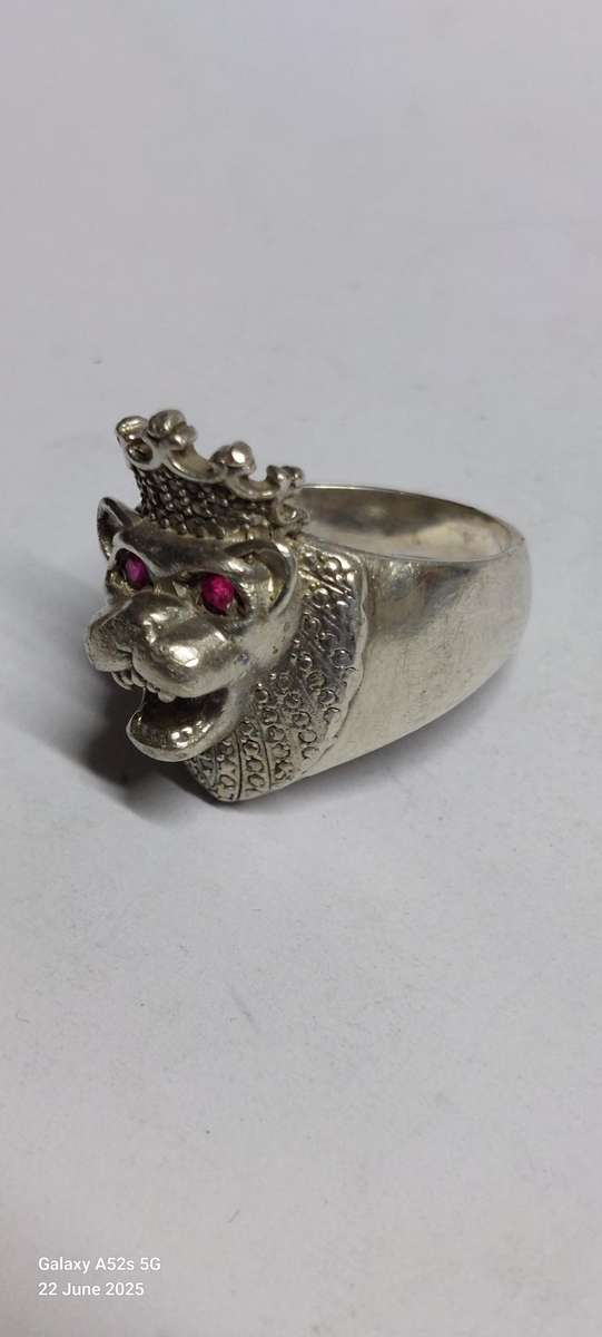 Wow! Vintage sterling silver lion ring with ruby eyes 8.7g