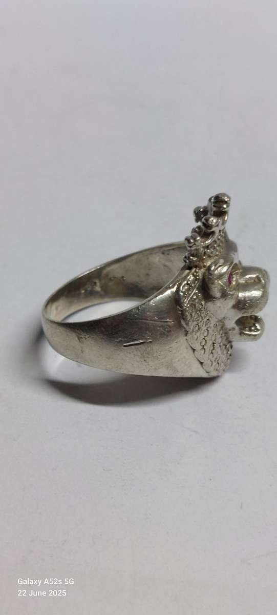 Wow! Vintage sterling silver lion ring with ruby eyes 8.7g