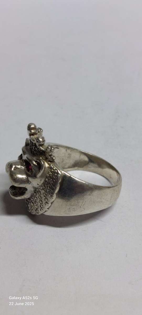 Wow! Vintage sterling silver lion ring with ruby eyes 8.7g