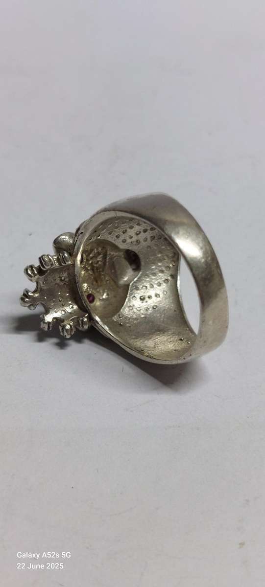 Wow! Vintage sterling silver lion ring with ruby eyes 8.7g